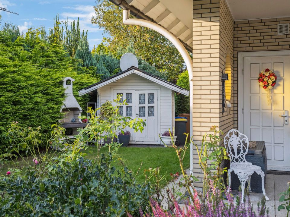 Wohntraum mit Ausbaumöglichkeiten: Walmdachbungalow in Stuhr-Moordeich! in Stuhr