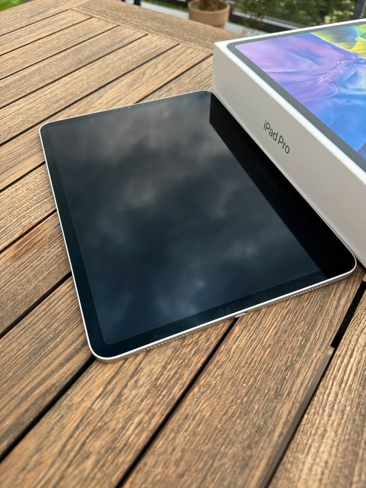Apple iPad Pro 11 Zoll 2. Gen 2020 - Top Zustand in Düsseldorf