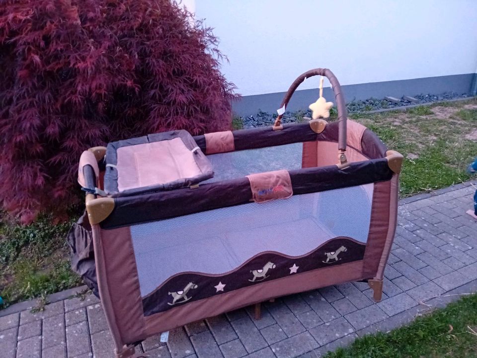 Baby Reisebett mit Einsatz in Elze