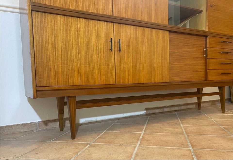 MIDCENTURY/Teak/Highboard/Wohnzimmerschrank/Vitrine/danis/vintage in Berlin