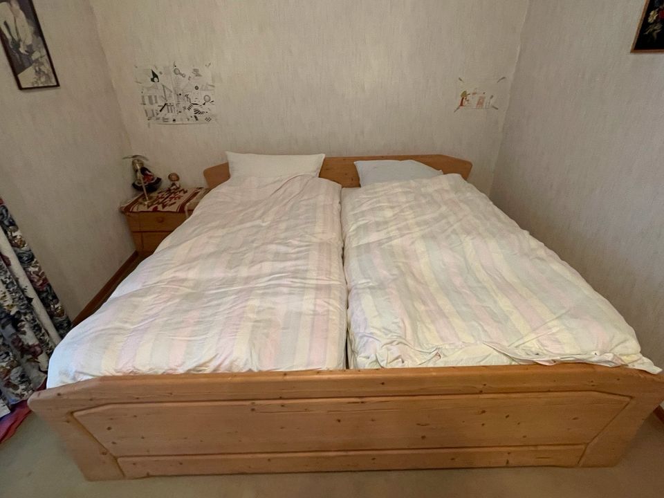 Doppelbett aus Massivholz in Landau in der Pfalz