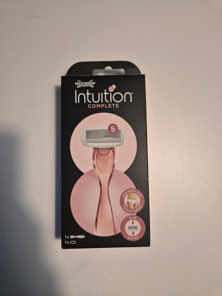Neu Wilkinson Sword Intuition Complete Rasierer & 1 Rasierklinge in Berlin