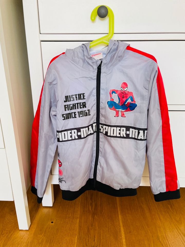 Marvel Spiderman Jacke Gr 122/128  Windjacke in Kirchberg i. Wald