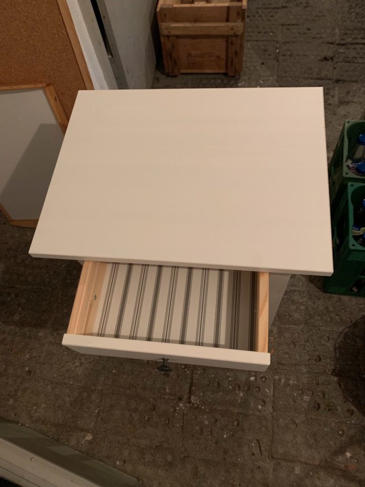 Ikea Hemnes Beistelltisch/ Nachttisch in Trochtelfingen