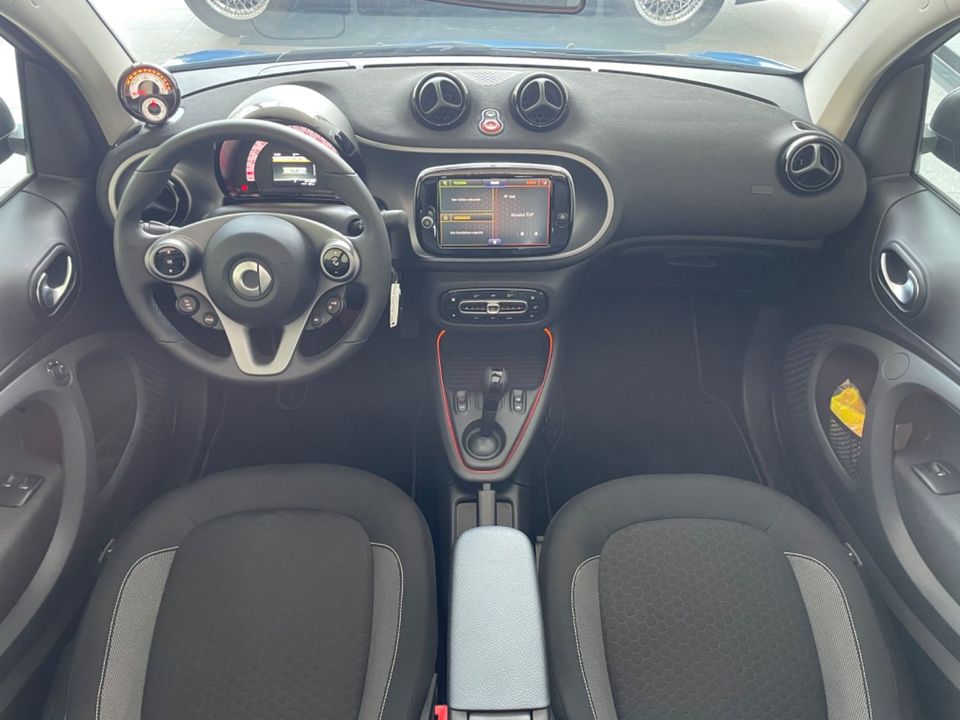 Smart fortwo cabrio EQ*KAMERA*SHZ*LED*PDC*DAB*LMF in Dresden