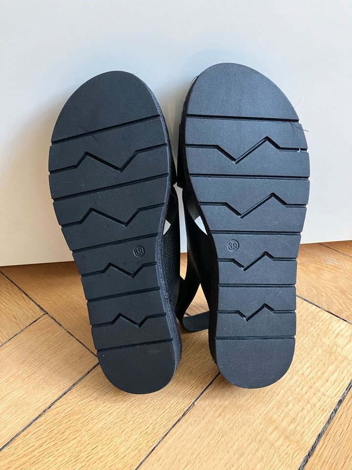Sandalen von Catwalk Größe 39 Farbe schwarz in Bremen