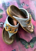 Bervicato Leder Zehentrenner hellblau gold Gr. 37 Kr. München - Deisenhofen Vorschau
