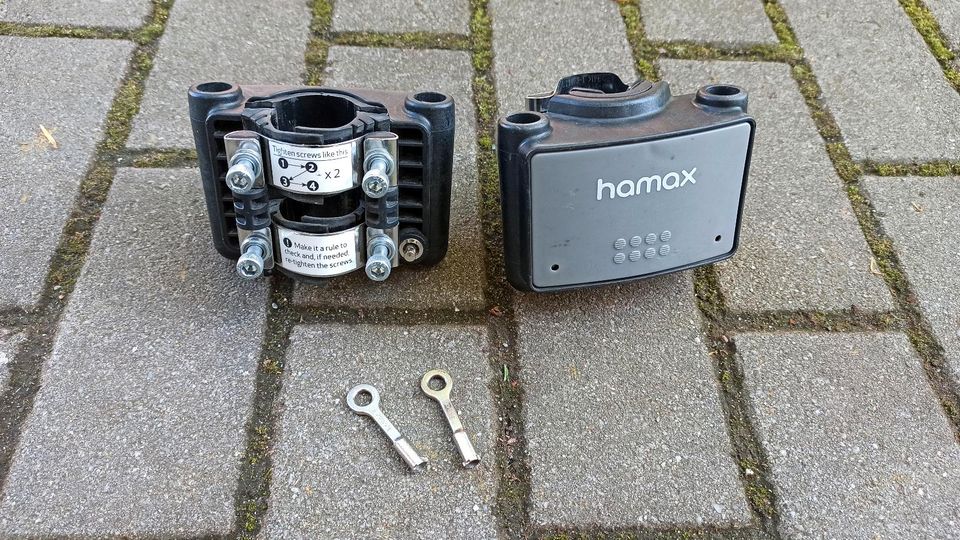 Hamax Kindersitz mit 2 Adaptern in Berlin