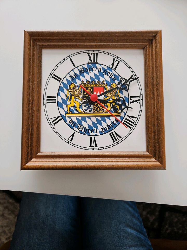 Bayerische Uhr. In Bayern geh'n die Uhren anders. in Tacherting