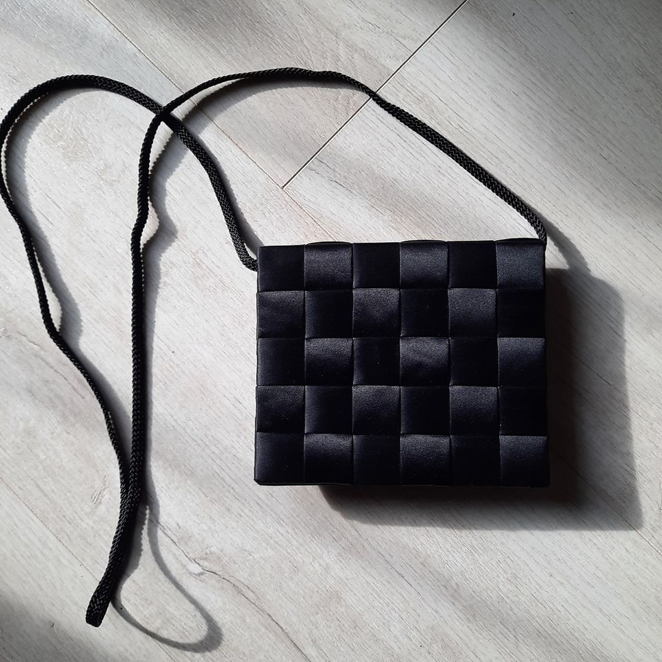 Damen Abend-Tasche Kunstseide Schwarz 16x13 cm NEU in Hilden