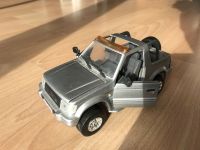 Mitsubishi Pajero V6 3000 Cabrio silber 1:24 Schuco ohne OVP Niedersachsen - Faßberg Vorschau