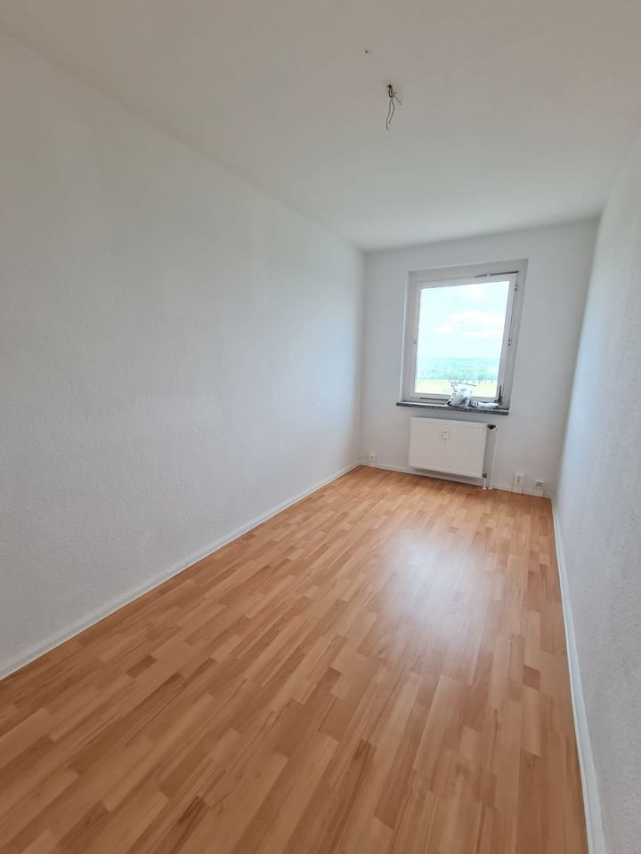 Gut aufgeteilte 3-Raum-Wohnung mit Balkon inkl. EBK in Rehmsdorf zu vermieten! in Elsteraue