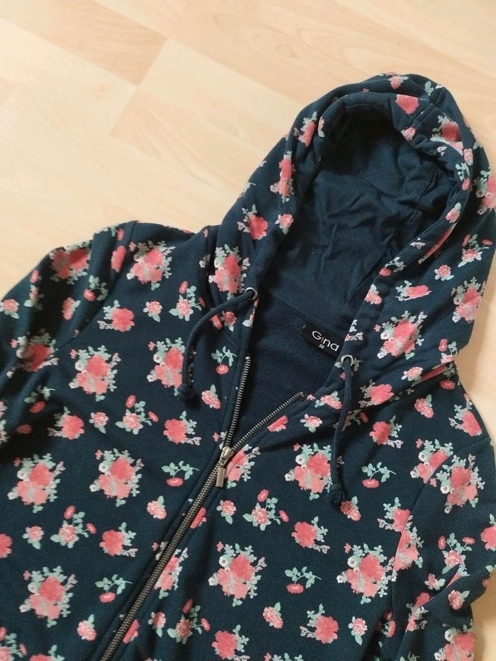 Sweatjacke mit Kapuze  Gr. 38 wie neu in Lippstadt