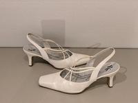 Peter Kaiser Slingpumps Leder ivory Creme beige Rheinland-Pfalz - Hahnstätten Vorschau