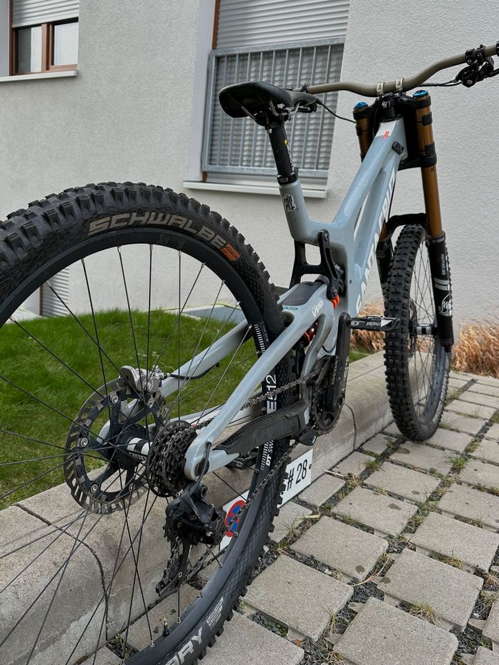 SANTA CRUZ V10 L Grey (Canyon,Commencal,Specialized,Downhill) in Frankfurt am Main