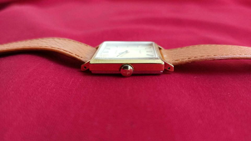 Tissot Stylist Armbanduhr Handaufzug golden tetra/quadrat 2,7 cm in Freiburg im Breisgau