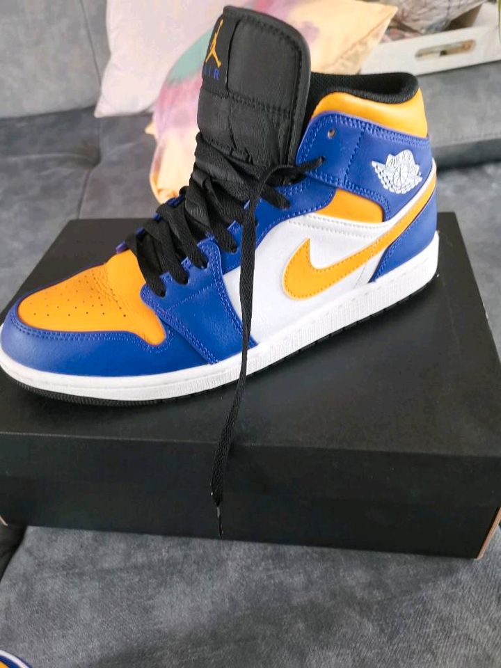 Nike Air Jordan 1 Mid lakers edition in Nuthe-Urstromtal