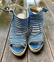 Glänzende schöne Keilschuhe Jeansblau Größe 40 Kr. München - Grünwald Vorschau