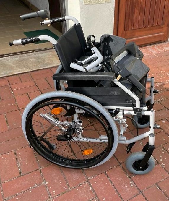 Rollstuhl von Bischoff und Bischoff inkl elektrische Schiebehilfe in Dessau-Roßlau