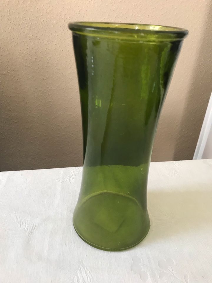 Blumenvase aus grünem Glas 24 cm hoch in Karlsruhe