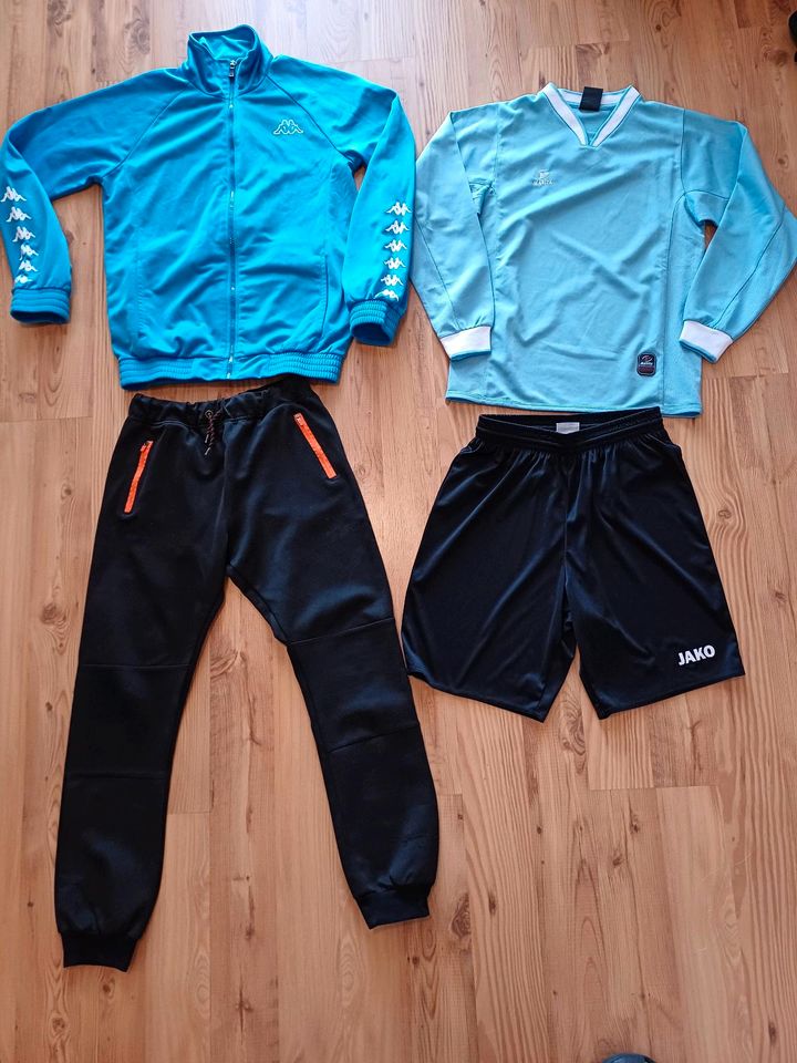 Bekleidungspaket Gr 164 Hoodies Jeans kurze Hose Trikot Joggingho in Leibertingen