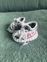 Babyschuhe Newborn gehäkelt „Yeezy Style“ Schleswig-Holstein - Henstedt-Ulzburg Vorschau