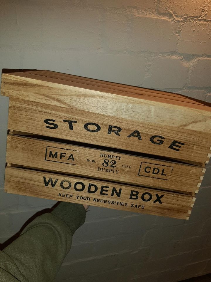 Schöne Aufbewahrungskiste, holzkiste, storage wooden box in Rendsburg