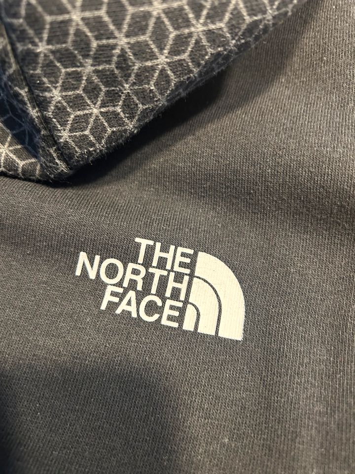 The North Face Pullover/ Hoodie in Herne