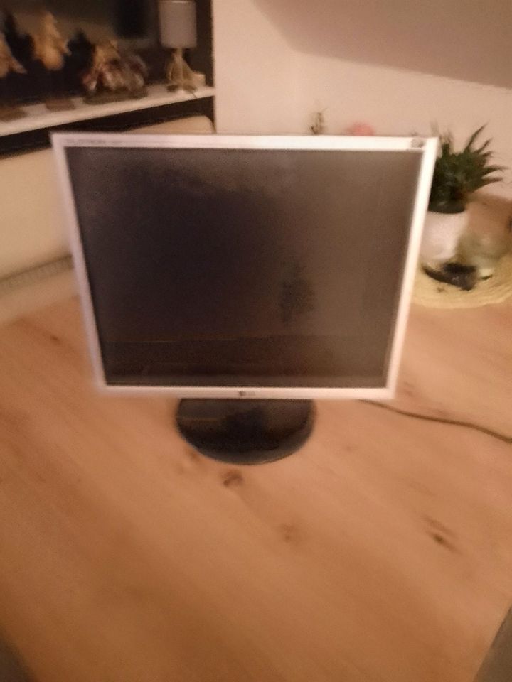 17 zoll monitor von LG in Lennestadt