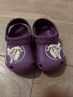 Lila Crocs mit Croco C 6/7 - Gr. 22-24 Hessen - Hofheim am Taunus Vorschau