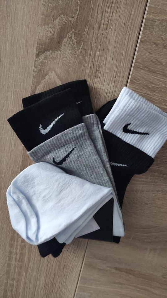 Nike Elite Two Layers Socken 3 Paar M neu in Saarbrücken