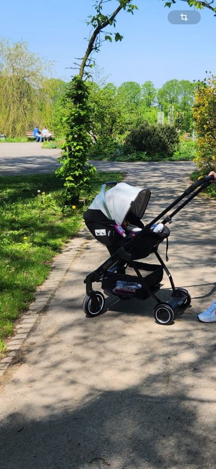 Kinderwagen 4 in 1 Hauck Apollo mit Babyschale und Isofix Basis in Remscheid