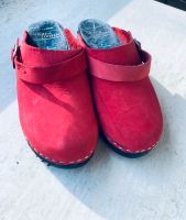 Vintage Damen Clogs Holz Sandalen Wildleder Leder Rot Gr 38 Baden-Württemberg - Baden-Baden Vorschau