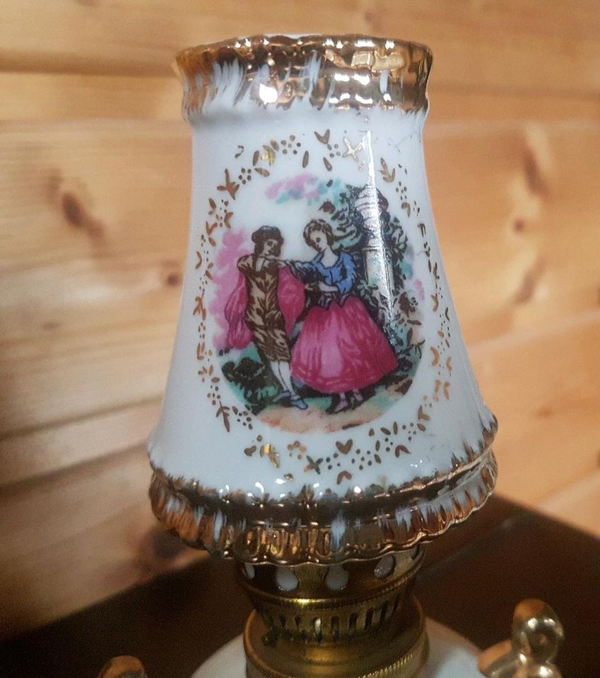 Porzellan Petroleumlampe mit Docht Antik in Beckingen