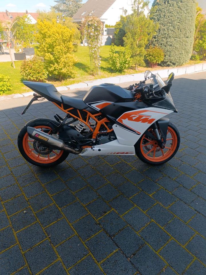 KTM RC 125 top Zustand Akrapovic in Reutlingen