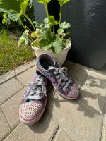 Mädchen Sneaker Größe 32 Skechers Blinker Lichter Glitzer Twinkle Hessen - Nidderau Vorschau