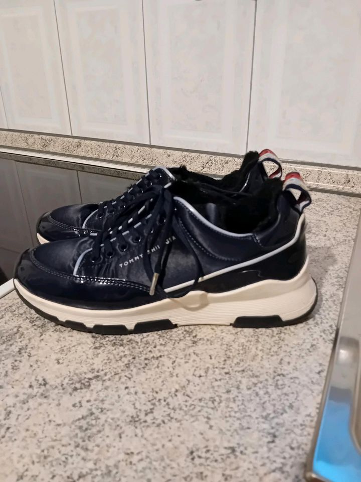 Tommy Hilfiger Sneaker Gr. 39 in Bottrop