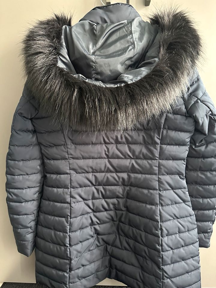 Armani Winterjacke Damen 36 in Trier