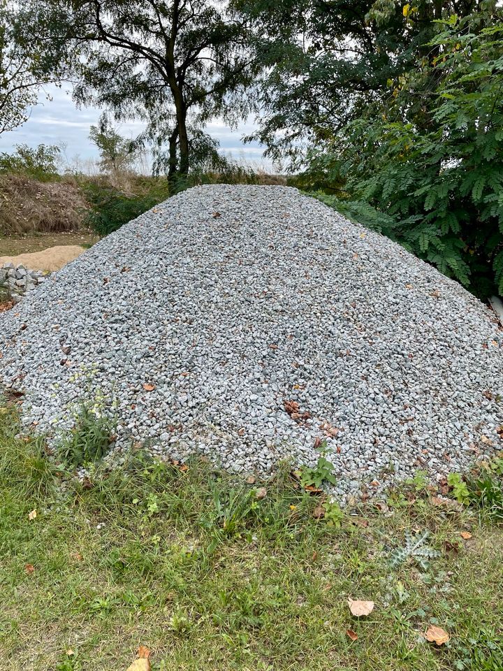 Granit Granitschotter Splitt Haus Garten Kies 16/32 Zierschotter in Luckau-Egsdorf