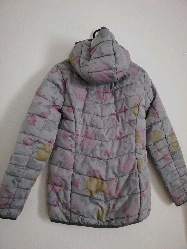 Warme Winterjacke 40 grau Blumen Muster Floral in Cuxhaven