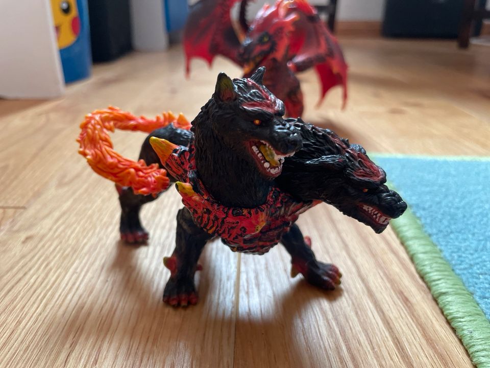 2 Feuer Monster Tiere Figuren Schleich in Bad Freienwalde