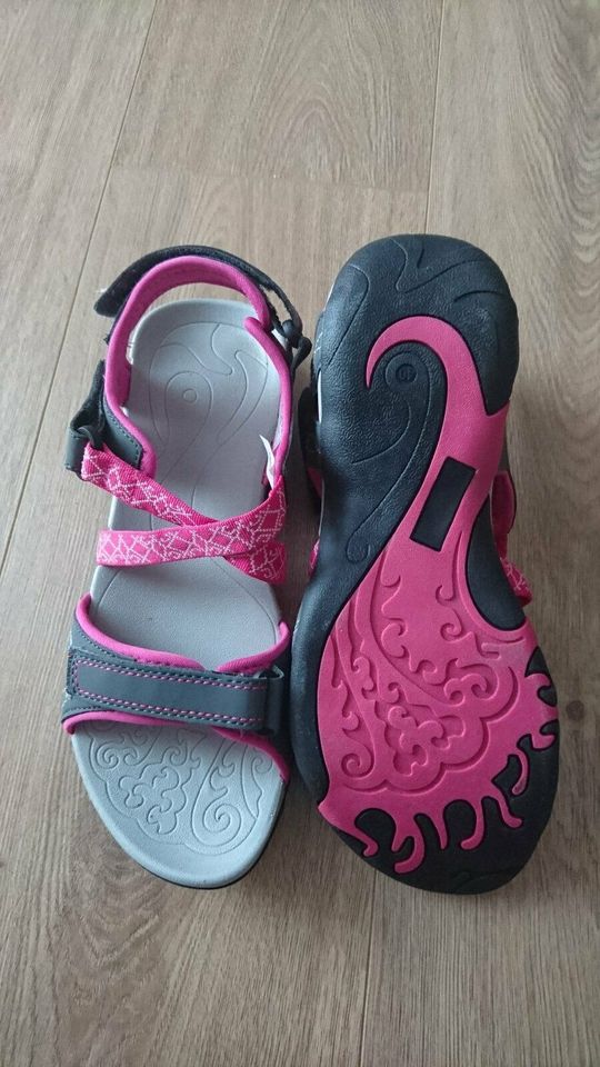 Sandalen Gr. 40 (1 Paar ungetragen) 2 Paar zus. 30 Euro in Dippoldiswalde