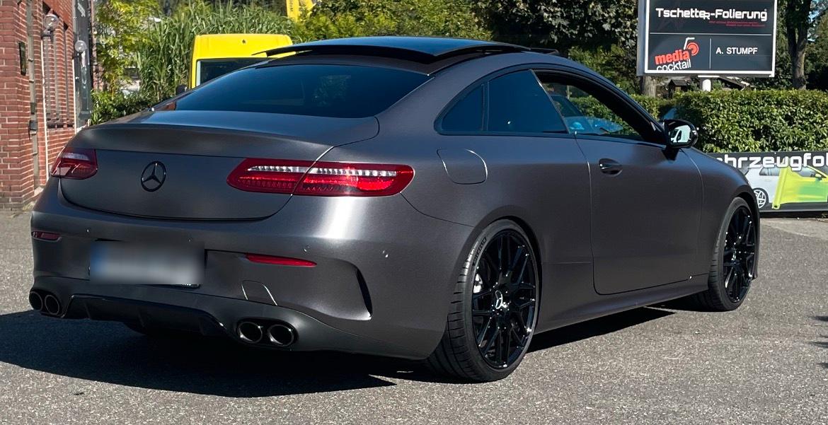Abbildung des Autos Mercedes-Benz E-Coupé 40…