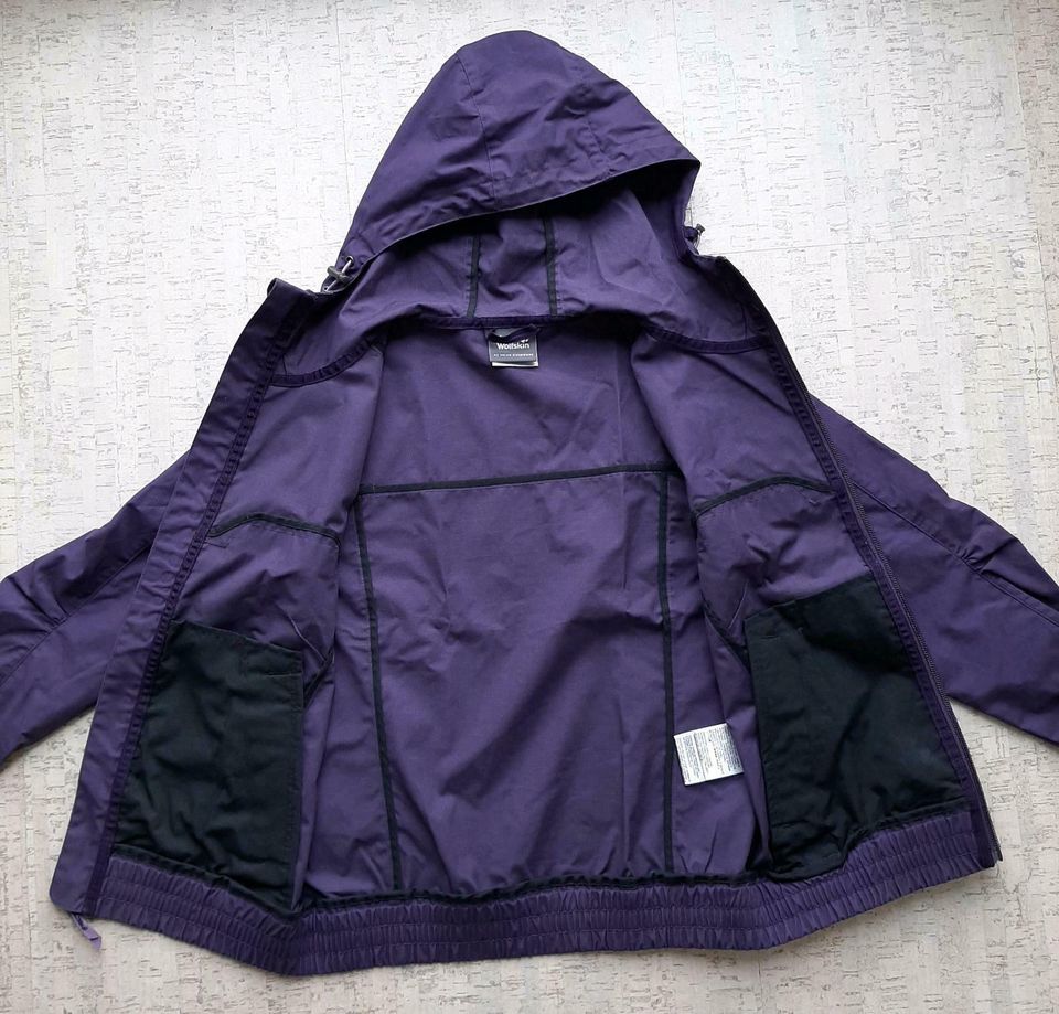 NEUWERTIG: Mädchen Jacke von Jack Wolfskin, Gr. 140, Lila in Aindling