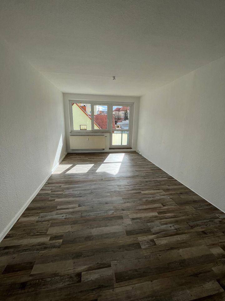 *NEU renovierte & helle 4-Raumwohnung mit Balkon* in Mühlhausen