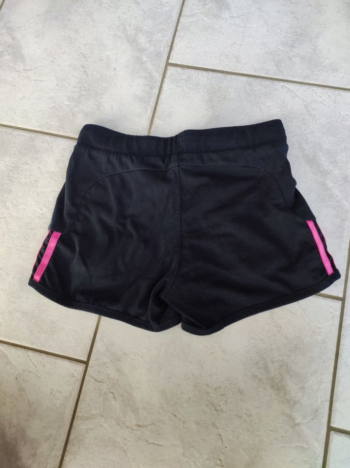 Adidas Sporthose Shorts, Gr. XS, schwarz mit pinkem Logo in Emmendingen