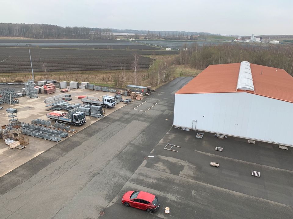 Lager und Produktionshalle mit Büros und Asphalt Freiflächen in Gera