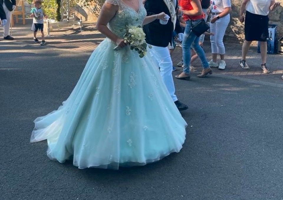 Königinnenkleid Schützenfest Türkis Mint in Brilon