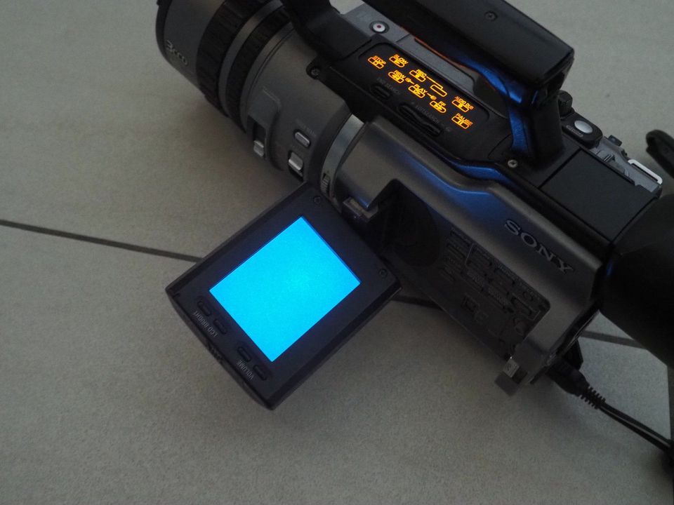 SONY DCR-VX2100E Pal 3CCD Video Kamera in Wiesbaden