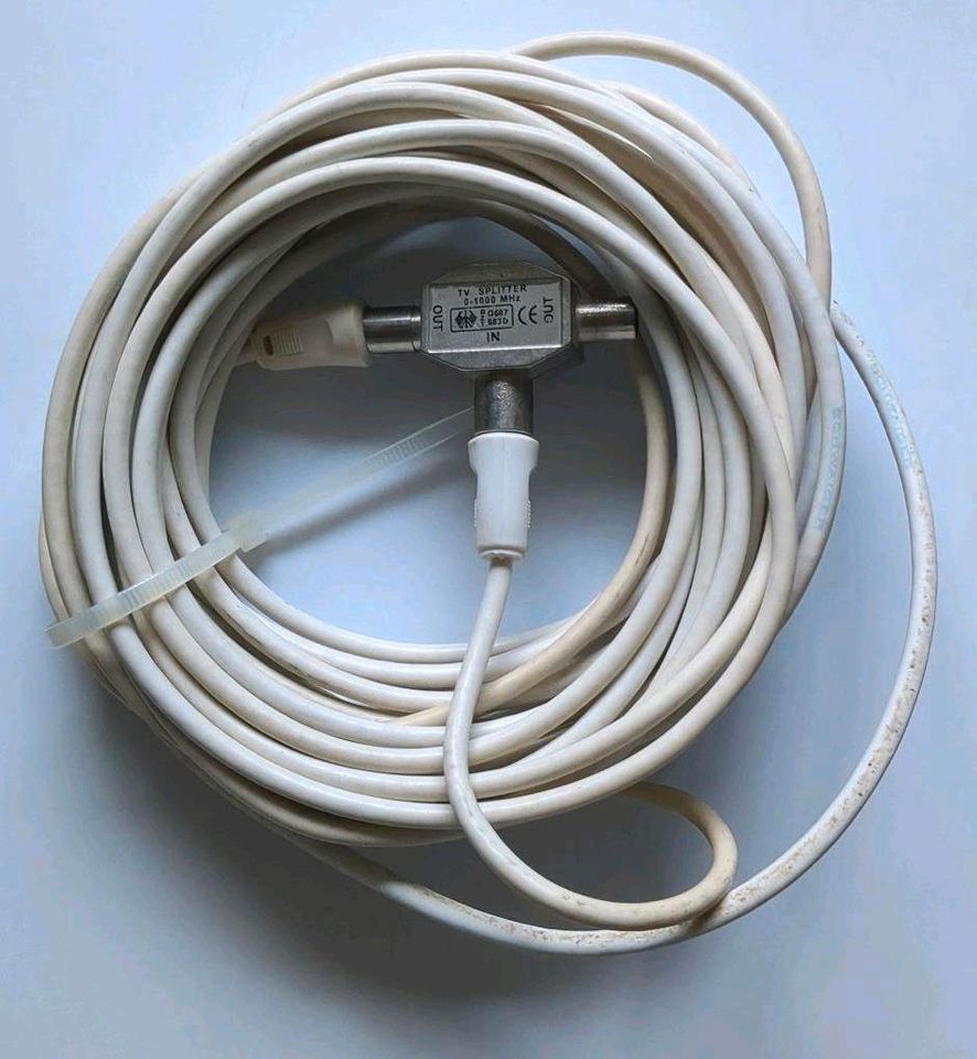 VGA LAN Audio Headset USB-Micro/-C Antennenkabel Netzkabel in Hamburg